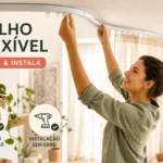 Mulher instalando trilho suiço super flexível.